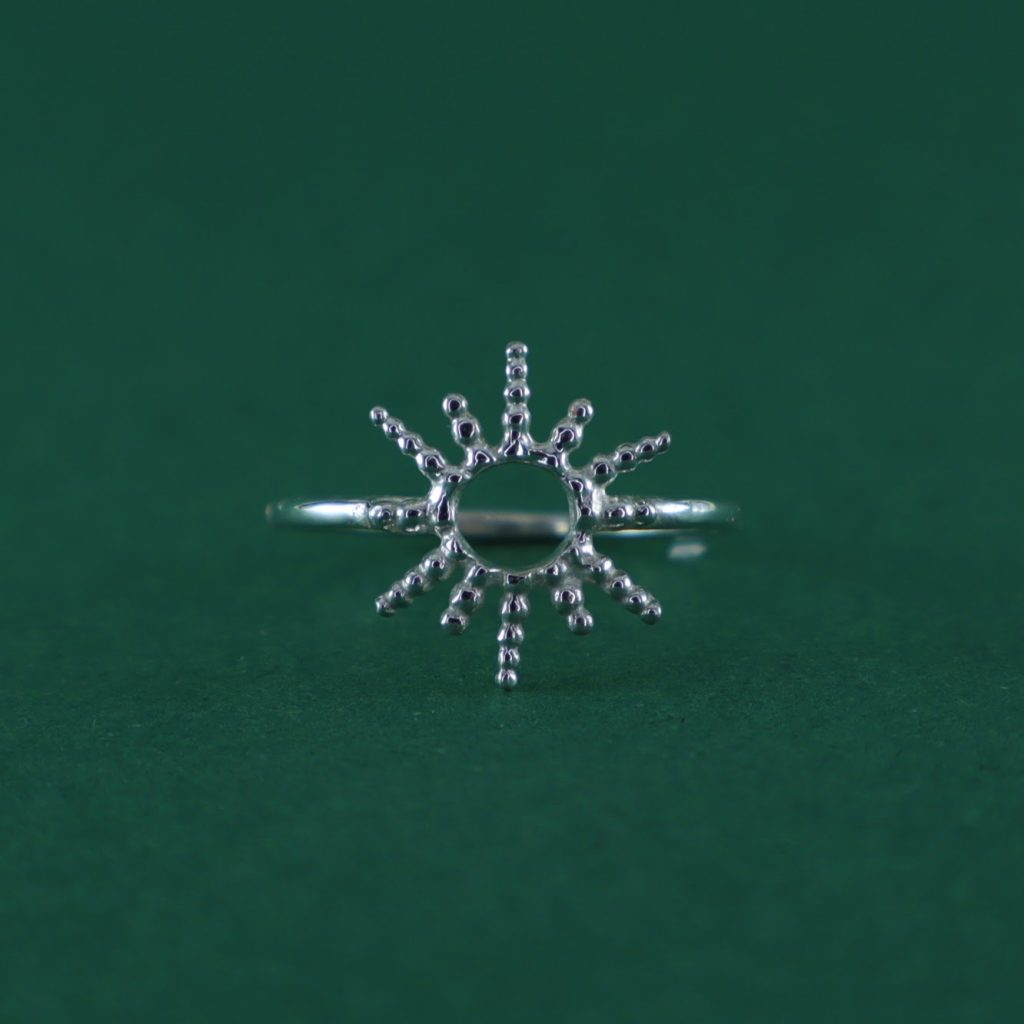 Anillo sol texturizado
