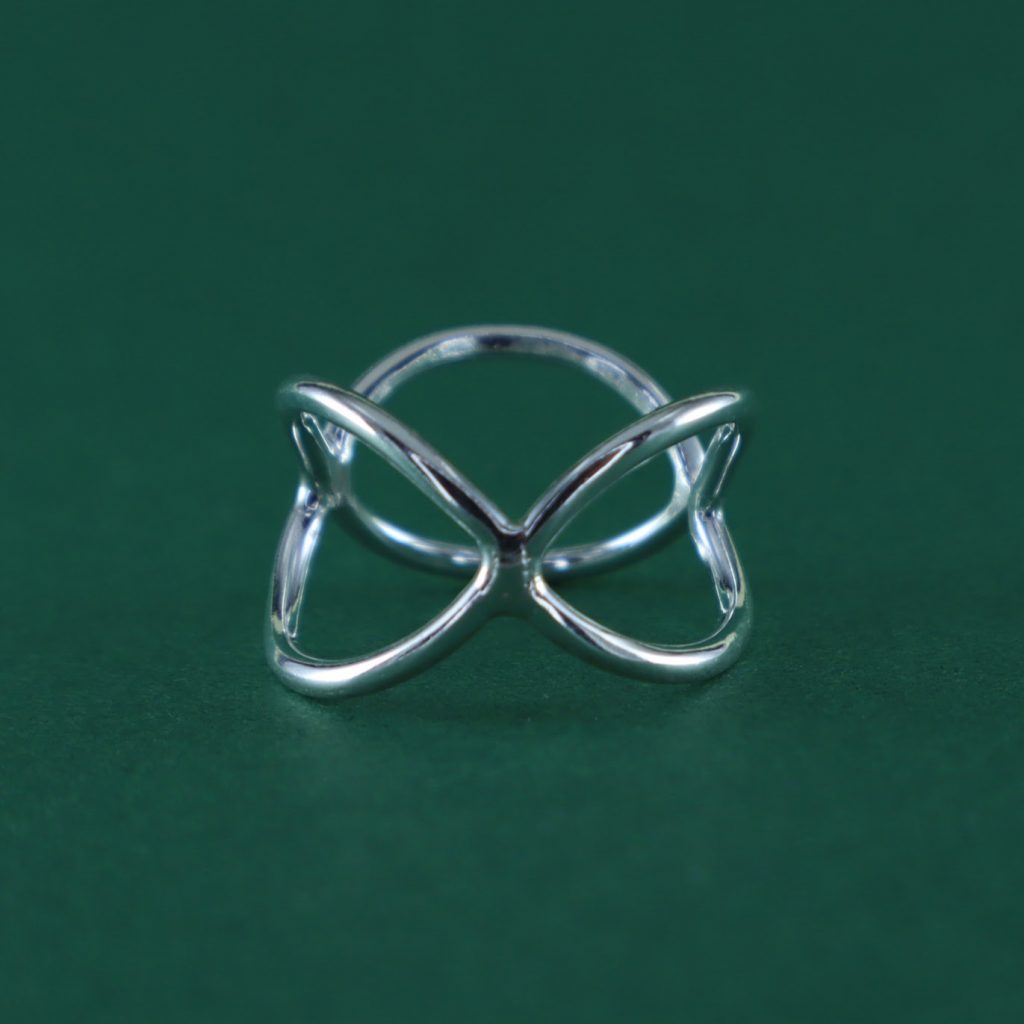 Anillo infinito cruzado