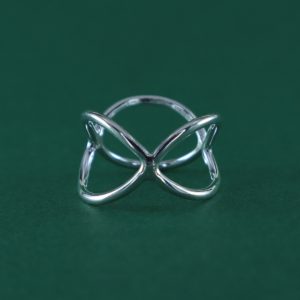 Anillo infinito cruzado