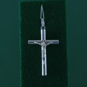 Crucifijo clásico en relieve