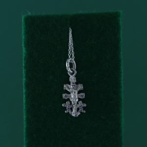 Cruz de Caravaca en relieve