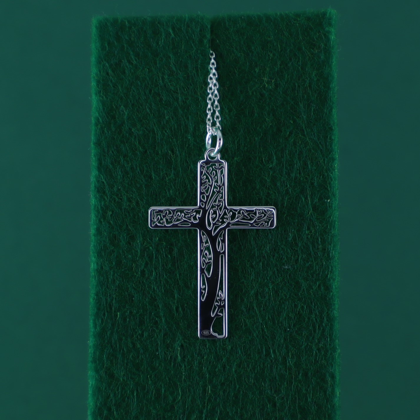 Cruz con árbol de la vida