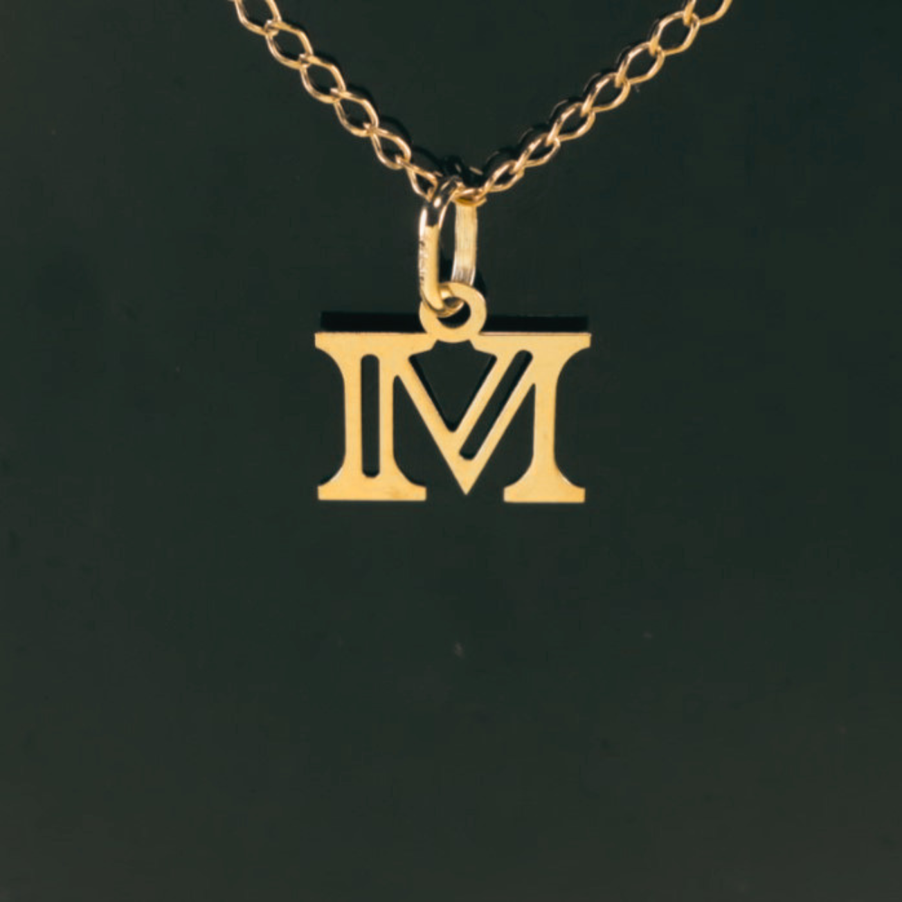 Colgante Inicial M 18K