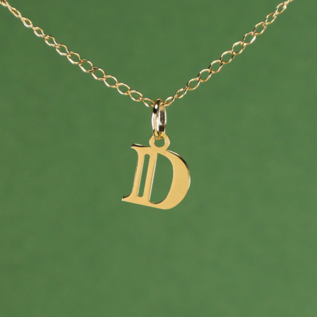 Colgante Inicial D 18K