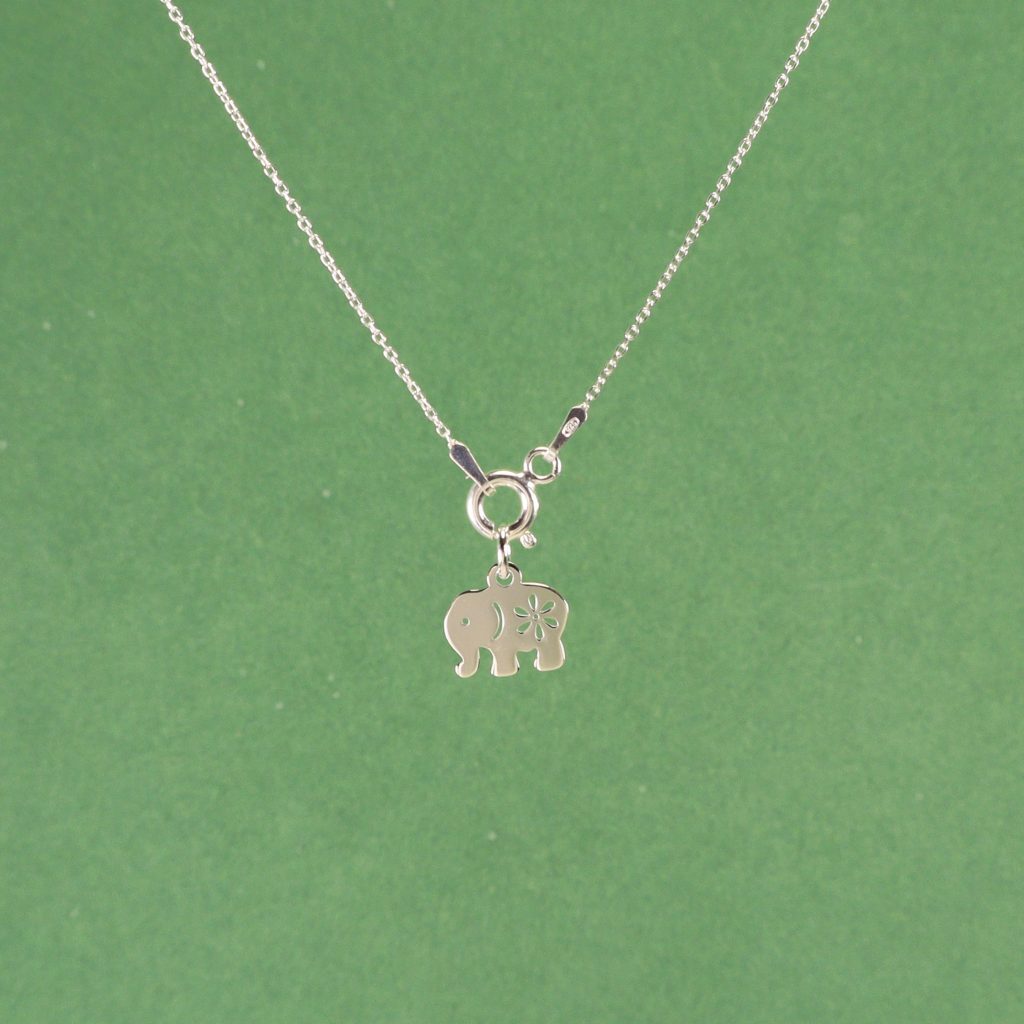 Elefante calado con flor